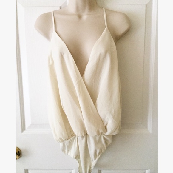 Tobi buena ivory deep v wrap bodysuit size small - Picture 5 of 6